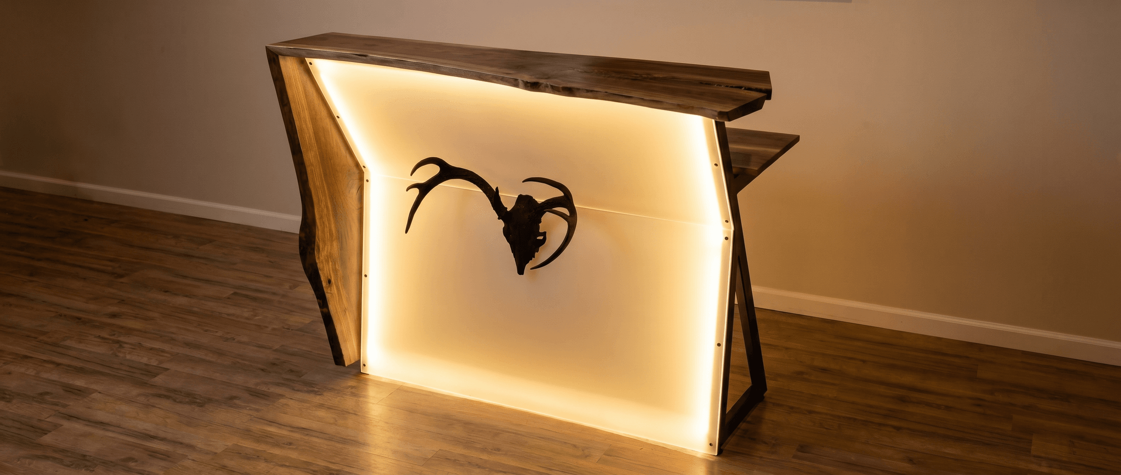 Northwood Barbershop Reception Counter